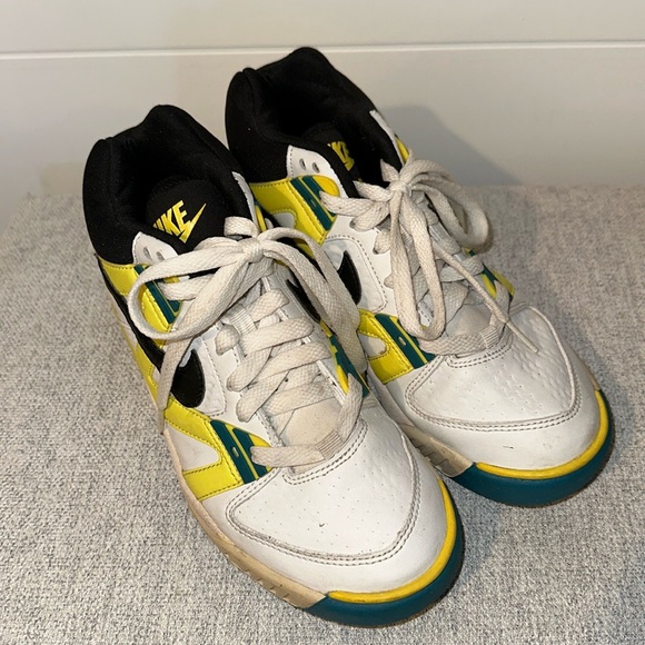 NIKE AIR Tech Challenge 315928-101 2007 White Mid Shoes Youth Sz 4.5 - Picture 3 of 10